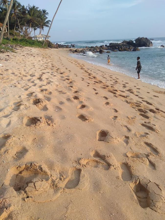 Near Beach Rest Унаватуна Экстерьер фото